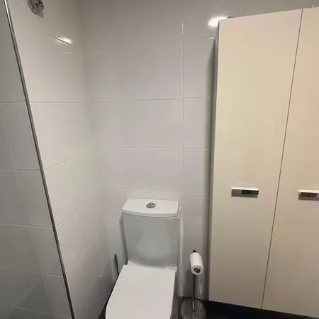 アパート En Piso Compartido En *